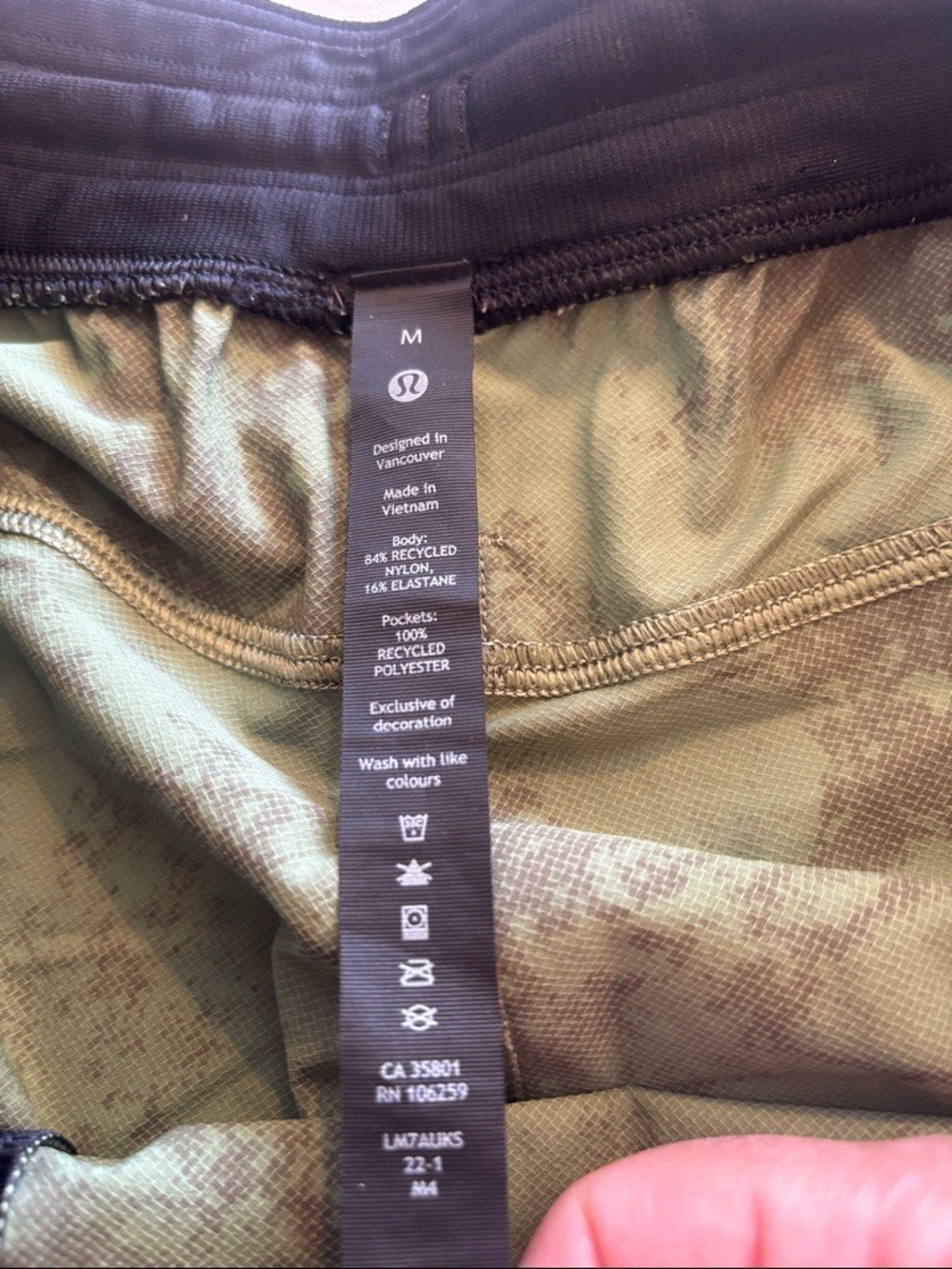 Lululemon Men's License to Train Linerless Shorts 7" Green Smoke Print - Medium - Picture 7 of 8